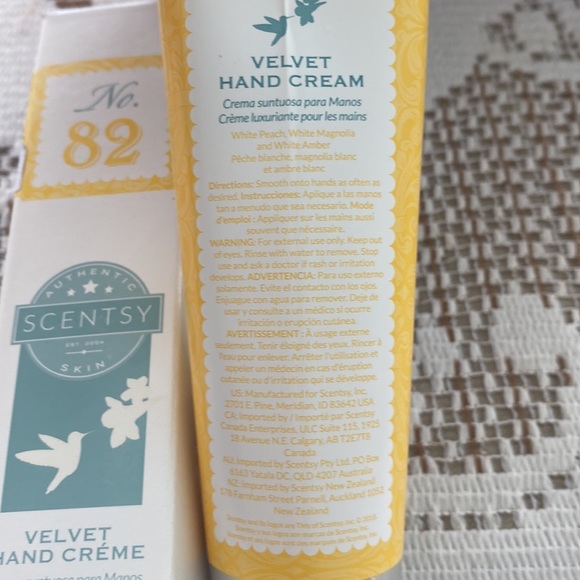 Scentsy No. 82 Velvet Hand Cream White Peach, Magnolia & Amber - Picture 3 of 5